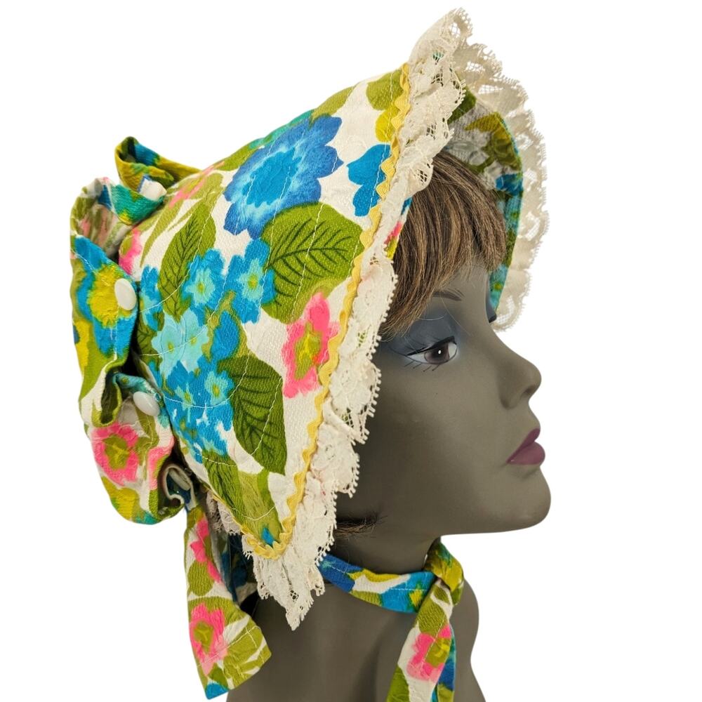 Vintage 1970's Psychedelic Hippie Bonnet Hawaiian Fabric Lace Trim Shell Buttons